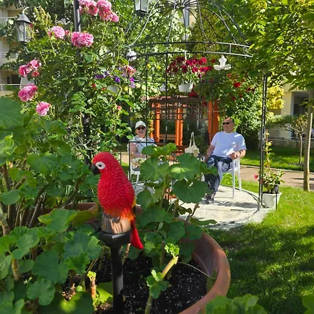 Yassen Village Aparthotel 3*