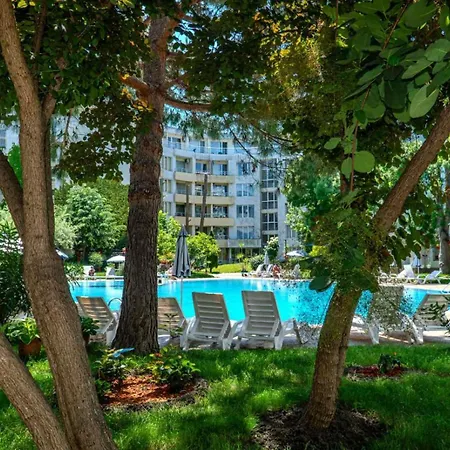 Yassen Village Aparthotel 3*