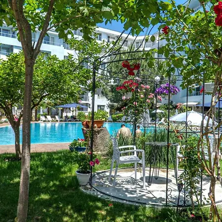 Yassen Village Aparthotel