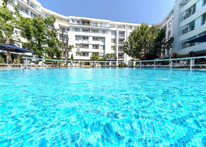 Aparthotel Yassen Village 3*