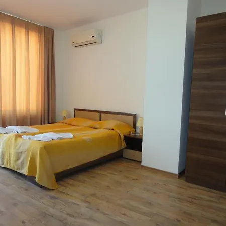 Aparthotel Yassen Holiday Village 3*