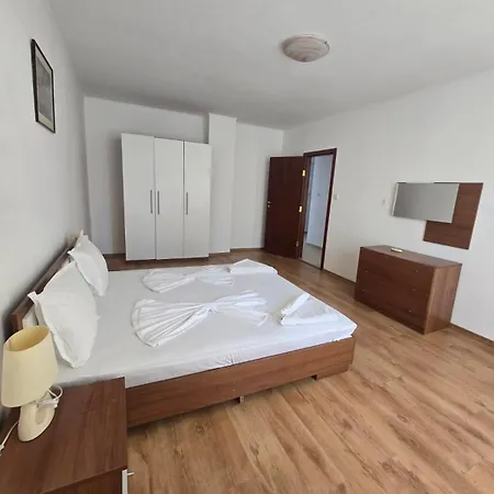 Yassen Village Aparthotel 3*