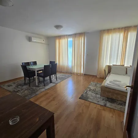 Aparthotel Yassen Village 3*