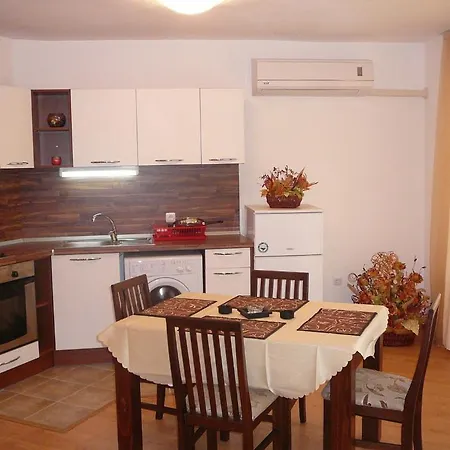 Yassen Holiday Village