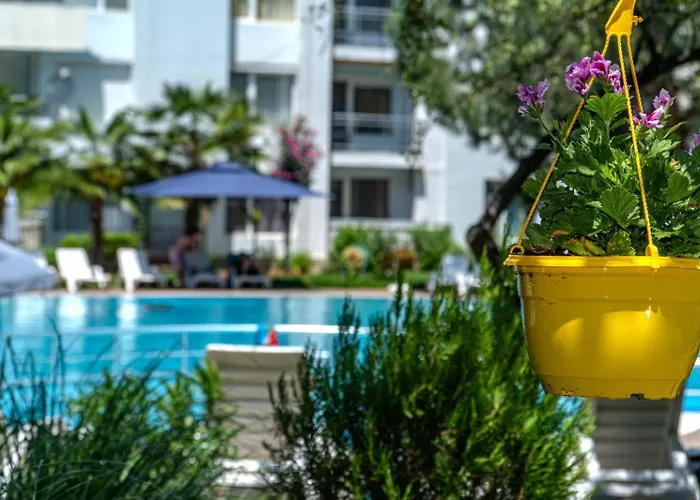 Aparthotel Yassen Holiday Village 3*