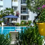 Aparthotel Yassen Village 3*