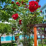 Aparthotel Yassen Village 3*