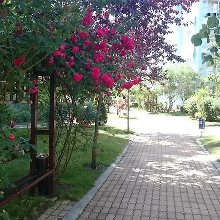 Апарт-отель Yassen Village Солнечный берег